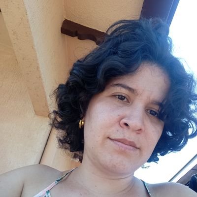 Cuidado, periodismo, cine, diseño, género y Derechos Humanos. 
Mamá y comunicadora.
Opinadero personal.