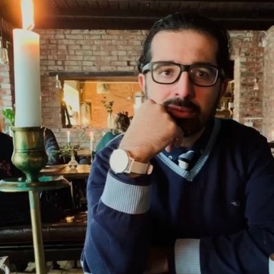 Just a human being. يقال عني أني قيس اسكندنافيا، طبيب شويعر كويتب، طالب علم، أخدم بهم البشر، وبغيتي ما عند ربي لا ما بأيدي البشر.