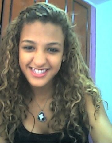 Menina sonhadora, divertida. Gosto de estar com a familia, e de muito chocolate. mais? segue ae (:
