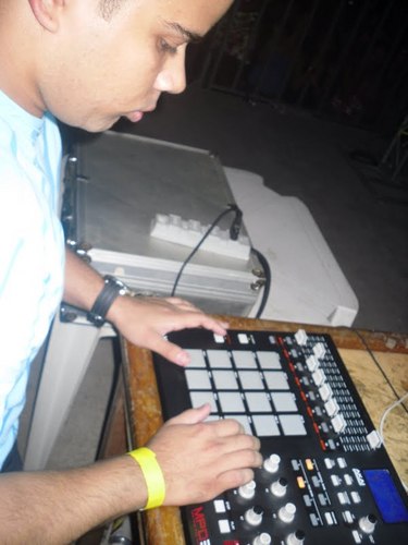 As críticas não me abalam ,e os elogios não me iludem, sou o que sou,não o que dizem! MSN:djvictor@hotmail.com ORKUT :vhb211@gmail.com skype:victorhugodj