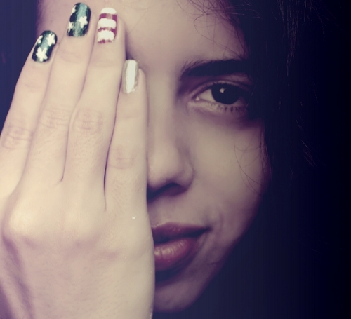 Ela acreditava em anjo e, porque acreditava, eles existiam.
Clarice Lispector
