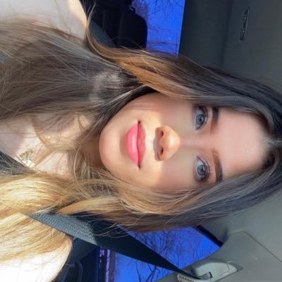 estefania_1015's profile picture.