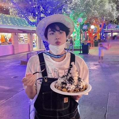 seokseokjiinie's profile picture. why? do i look like the biggest artist in the world fan?