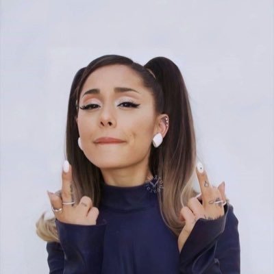 I only follow those who love Ariana grande (fan account)