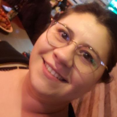 LauraGoMezAlde's profile picture. Cine, gelish, keratina, makeup, libros y mi familia