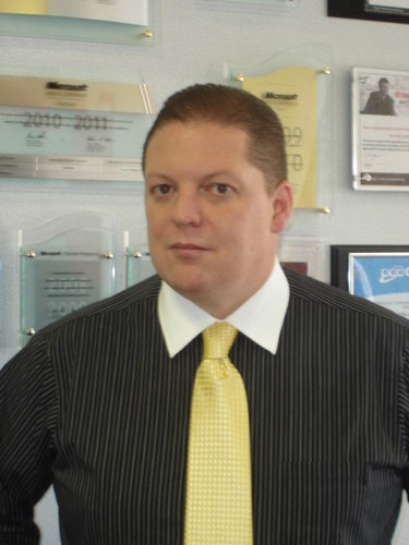 COO, Manager and Sales Expert with over 22 years of experience providing IT training solutions to individuals, companies and government agencies.
