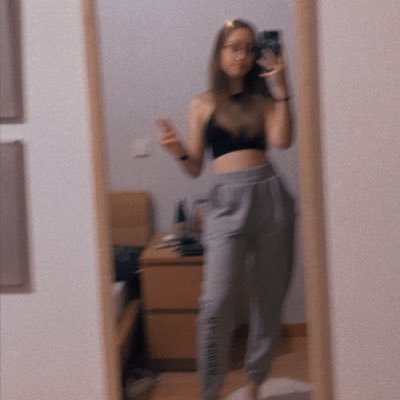 emacorreiaa's profile picture. I hate love🙃