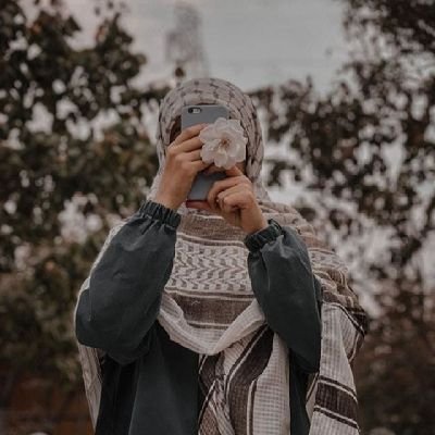 Find someone who isn’t afraid to admit that they miss you,
Who knows you aren’t perfect but treats you as if you are,
who’s biggest fear is losing you,
who says