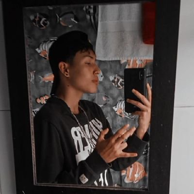 UnMundanoMas's profile picture. Aña🧐🍷