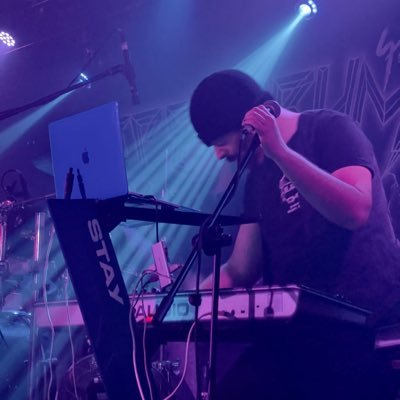 Productor y Teclista de Dressed In Black (Tribute band to DM). Una vez tuve 25k en YT.