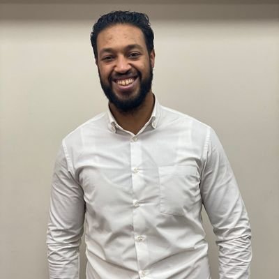 الناس يعتقدون انهم يعرفون شيئا و هم في الواقع لا يعرفون اي شيء ، أما أنا فإني أعرف انني لا أعرف شيئا على الأطلاق.


 