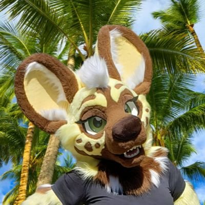 African Wild Dog in Fl 🐚 Artist • zookeeper turned counselor • weeb 🐾 38, she/her. 💍 to @zwischenpard 👔 x2 by @Lemonbrat

Come say hi!