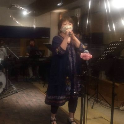 うた歌いです。特に好きなのは歌謡曲です。ビーズモチーフ作家もやっています。猫とお酒とアールグレイと生クリームをこよなく愛す。※ビーズ作品はオリジナルデザインです。作品及びレシピの無断コピー再配布商用利用一切の転売行為を固く禁じます。