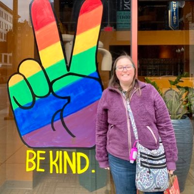 daisychikn's profile picture. Awkward AF. ❤️ books, cats, and all things spooky. #E4L 💙💜💖