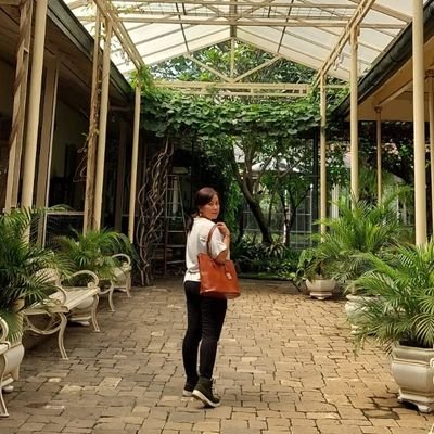 A proud Indonesian who loves to travel, eat, write, & read. Blogger at https://t.co/xJlTMPERoh. MC. PR. Writer. Translator. Dreamer.
IG: @ ratrichibi