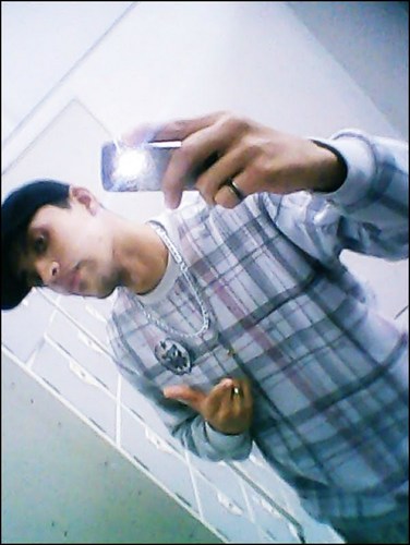 Fabio Santos
sou sincero nao gst de gnt falsa curto fazer a felicidade tristeza pra mim e nao existe
sou santista com amor com orgulho