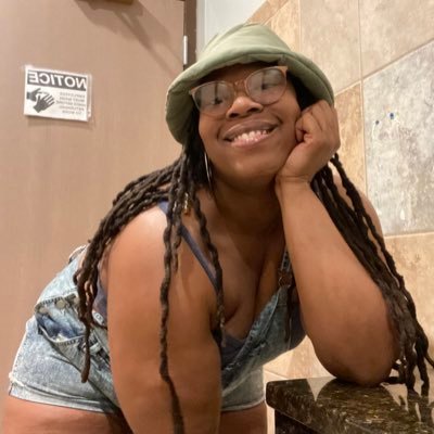 Visual Artist 🖼 creative + goofy af. ‘round here we have some decorum. she/her ✝️🏝🎨