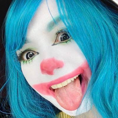 ♈︎ ✄ clown girl w muscles ◉◡◉ alt ☞ @bekaloo2 ☟links (photo cards 1st link) ☟💭 ☞ @iloo19587439
