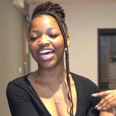 elenryn's profile picture. Am looking for money not man…man comes after an rich lol😹😹 am cruise