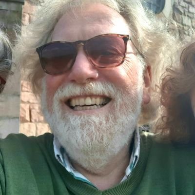 Schurhand's profile picture. Lehrer für Deutsch, Politik und Sozialpädagogik gewesen...vor 13 Jahren Kinder- und Jugendlichen Therapie studiert,Heil und Edelsteinkunde, Geomantie