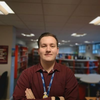 Assistant Librarian.
Co-owner of over 10,000 books.
Attempting to make books and reading look fun since 2018! Views are my own. (Not the guy off Gogglebox.)