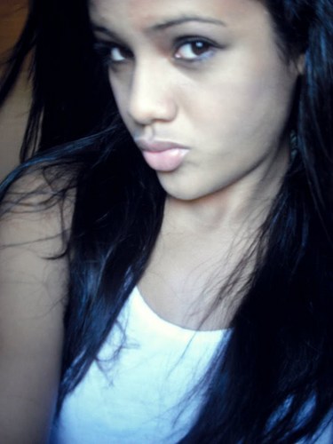 Sou  perfeitα, mαs tenho inúmeros defeitos.
Falo αlto, grito, dou gαrgαlhαdαs, mas ñ me faço de tímidα.
Ñ sou sαntα, por isso sei provocαr ★