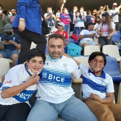 Enamorado de mis 2 maravillosos hijos. Penquista de corazón y amante de su gran historia. Hincha Cruzado. Intento ser un buen padre.