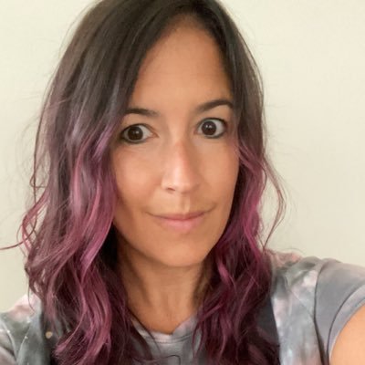 i read a lot of books and care too much about sports. fierce defender of big east basketball. hall in. let’s go dodgers. she/her. 🏳️🌈