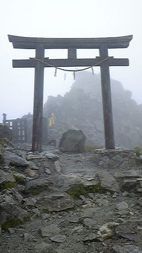 最高裁の判決に納得できないなら改憲一択。「生命尊重のみで、魂は死んでもよいのか。生命以上の価値なくして何の軍隊だ。今こそわれわれは生命尊重以上の価値の所在を諸君の目に見せてやる。それは自由でも民主主義でもない。日本だ。われわれの愛する歴史と伝統の国、日本だ。」