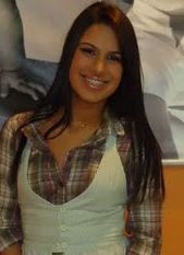 Feia, chata, insuportavel, fedorenta e tenho uma frieira que coça constantemente... Legal, Promova! kkk