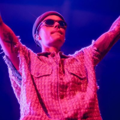 biebsswayla's profile picture. full of love, low on trust.