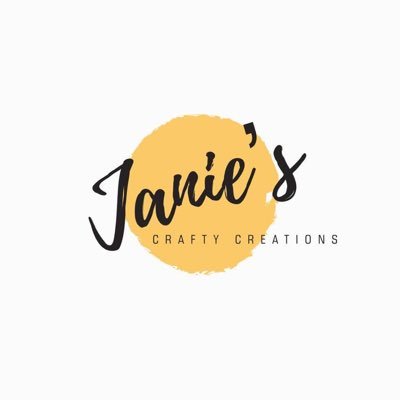 Crazy lady obsessed with crafting, upcycling and transforming the preloved into reloved ❤️ Follow me on IG & FB for more furniture flips and crafting cappers