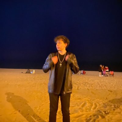 mehmetribbiani's profile picture. Belki bir şey olabilirim.