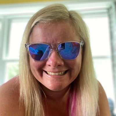 EEHollings's profile picture. Living my best life.