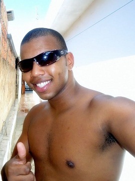 Sou um um pouco mala, pois sou negrão. Mais humildade é minha essenciaa ;*