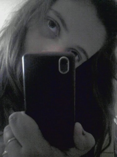 soii sil tengo 18 añitos...ii nada vivio en uruguay...chica simpatica,alegre,buena gente, ii gran compañera!