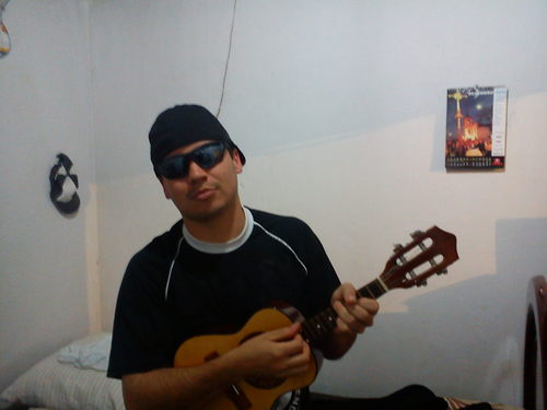 Quem foi q falou q eu nao sou um moleque atrevido,ganhei minha fama de bamba em um samba de roda...Pagodeiro,corintiano e cavaquinista do grupo exatomomento