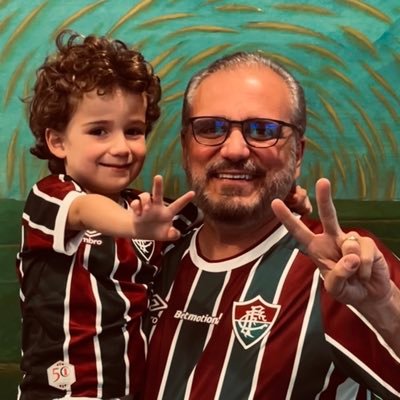 Empresário, ex-comentarista esportivo e agora, aqui no Twitter, apenas mais um torcedor fanático do Fluminense e dos Packers.