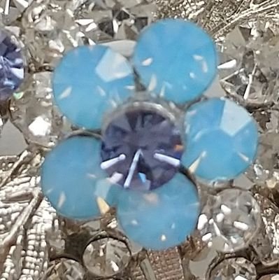 happytea2408's profile picture. 褒め上手になりたいし、褒められたら謙遜せずに喜べる人になりたい。
私は私の好きなように生きたい。 あなたにもあなたの好きなように生きてもらいたい。 重なりあうところでは仲良くしてね。 
私は猫が好き
座右の銘は  人間万事塞翁が馬
誤字はごめんなさい。