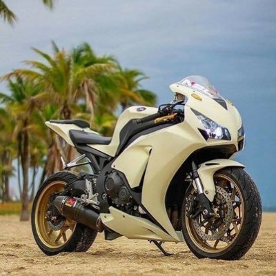 JosSnchezherna2's profile picture. gusto por los activos y osos maduros de 35 a 60 súper súper extremadamente discreto