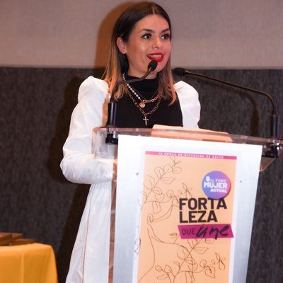 Esposa, madre, profesionista, activista y subversiva.