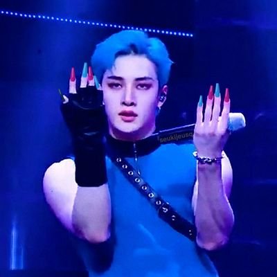 ✨She/Her✨Black✨20✨

⭐Skz(ot8) and BTS(ot7) are the only groups I Stan⭐
💜I'd love to be friends💜