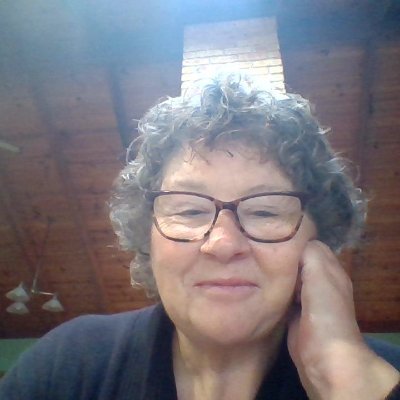 suzull1's profile picture. Living a nomadic life between remote Queensland coast and urban-rural Australia. Writer, painter, textile artist and dreamer.