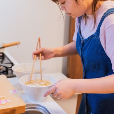 いつか料理家のアシスタントになりたい看護師の嫁との日々を、おうちごはんを中心に投稿していきます。いつか嫁が料理家のアシスタントになれたら良いなぁ。#料理好きな人と繋がりたい #写真好きな人と繋がりたい