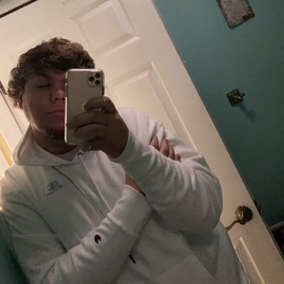 Come hangout in the streams and say what’s up! I don’t have a schedule as I work a lot but lets make the most of it!