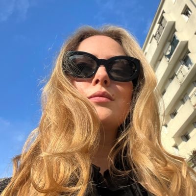 tmblovesyou's profile picture. Creative Soul. Strategic Brain. &self proclaimed Design Critic. 
#branding #strategy #design #advertising and dare I say #marketing