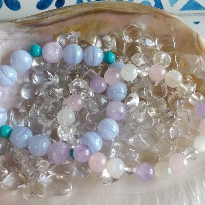 子育てが一段落し、自分の時間が少し増えたので、広く浅くマイブームを楽しんでいます。読書(漫画、小説も)落語(超初心者)美術館博物館巡り、タロット占い、オラクルカードなど　#占い　#スピリチュアル　#オラクルカード