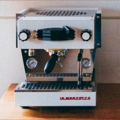 pasión por la reparación de máquinas para cafe espresso capacitado en la planta de rancilio en parabiago  provincia de milan italia