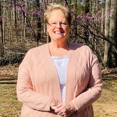Instructional Systems Designer/ ANG/HOChunk 🤓 Wife ❤️ Dog Mom 🐾 Roman Catholic 😇 Lover of books and camping! 🚐