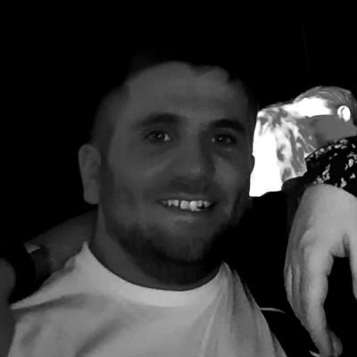 RobertG23998's profile picture. Shortest man in Scotland.